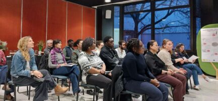 Ici, les migrant·es co-construisent la politique d’accueil